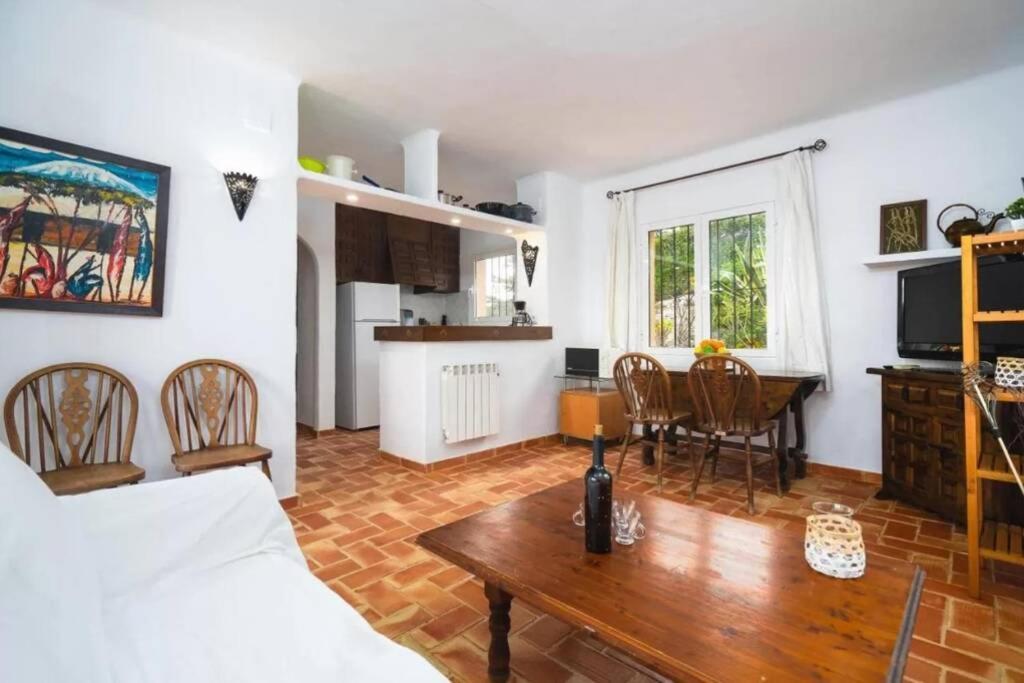 4 Persoons Bungalow Met Gemeenschappelijk Zwembad Теулада Екстериор снимка