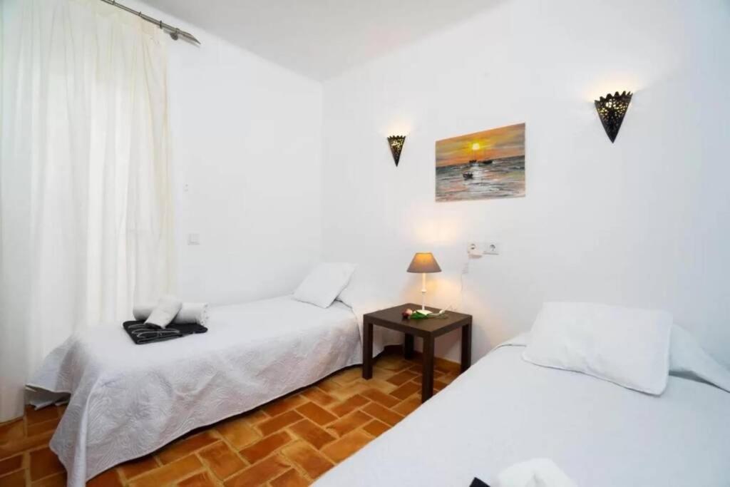 4 Persoons Bungalow Met Gemeenschappelijk Zwembad Теулада Екстериор снимка