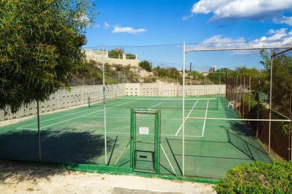 4 Persoons Bungalow Met Gemeenschappelijk Zwembad Теулада Екстериор снимка