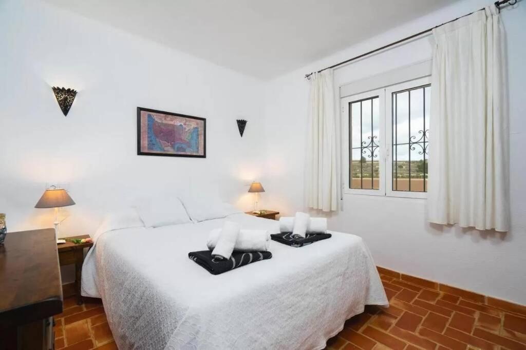 4 Persoons Bungalow Met Gemeenschappelijk Zwembad Теулада Екстериор снимка
